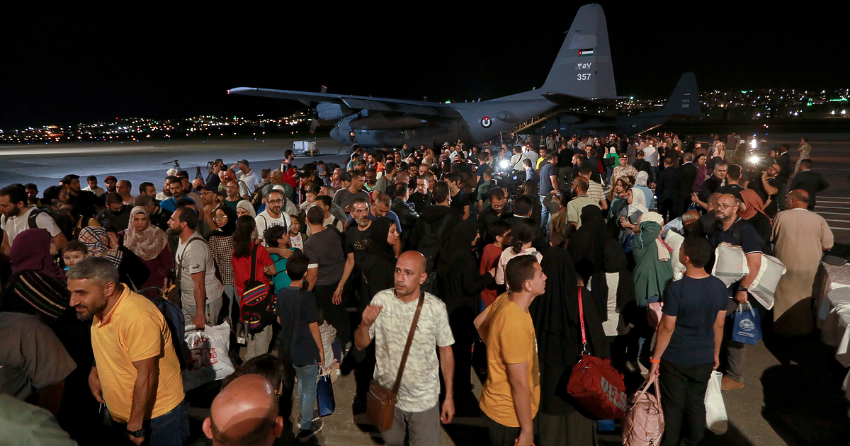 Внезапно избухналият конфликт в Судан между армията и паравоенна група,