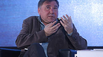 В интервю публикувано в полския Газета Виборча политологът Иван Кръстев