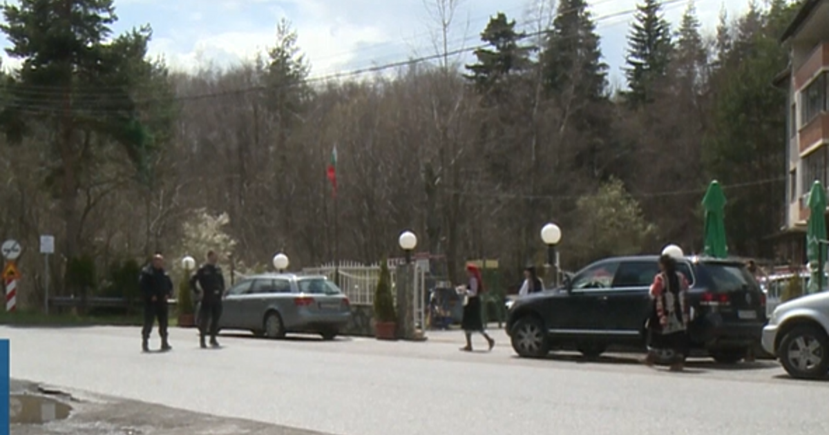 В 11:45 часа взривно устройство избухна на пътя Самоков-Ковачевци пред