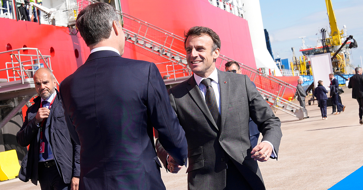 Президентът на Франция Еманюел Макрон разкритикува езика, използва от посланика