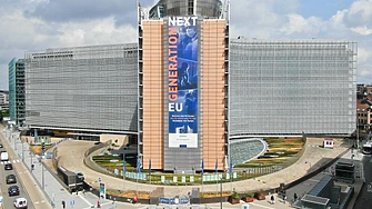 „Политико“: Брюксел може да остане без български еврокомисар за година