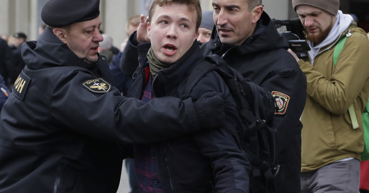 Роман Протасевич, който бе арестуван в Беларус, след като самолетът