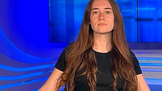 Анна Гин е журналистка и писателка живее в украинския град Харкив Тя