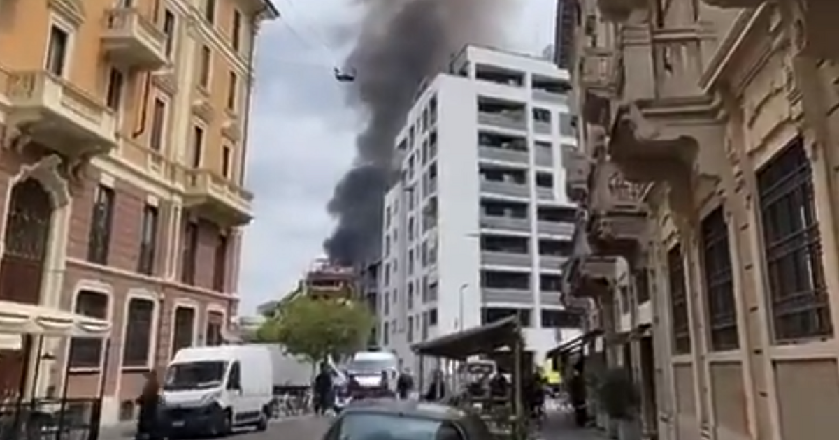 Няколко автомобила са избухнали в пламъци в центъра на Милано
