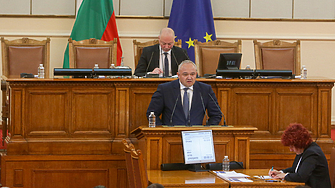 Втори ден в парламента една от основните теми е изслушване