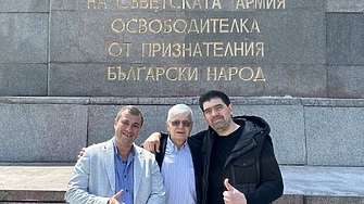 Столичното звено на БСП възстанови счупения надпис на Паметника на