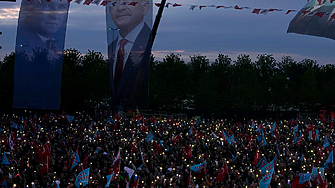 Многохиляден митинг в подкрепа на Кемал Калъчдароглу опозиционният лидер