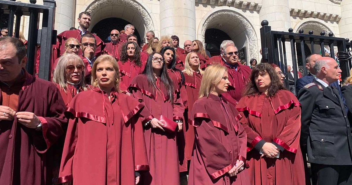 Мнозина твърдят, че тоталитаризмът никога не си е тръгвал от