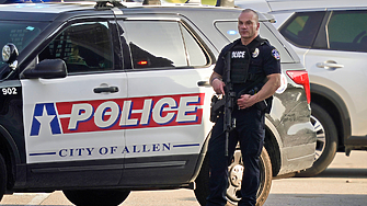 В Далас продължава разследването на стрелбата пред оживен търговски център