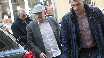 Светкавично почти единодушно с въздържанието на Възраждане и с молба