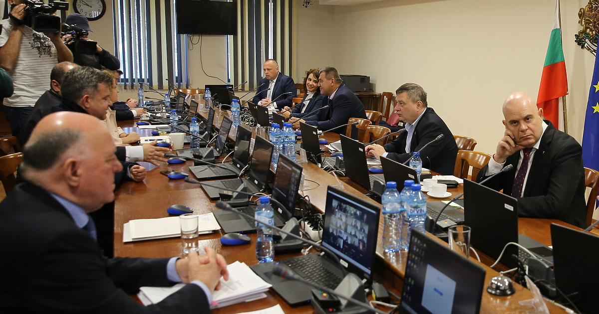 През не съвсем билзкия септември 2017 г. Народното събрание провежда избор