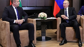 На Путин подава ръка с тиха наслада но на Денков