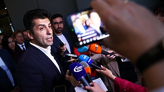 Защо президентът продължава да бави връчването на втория мандат и