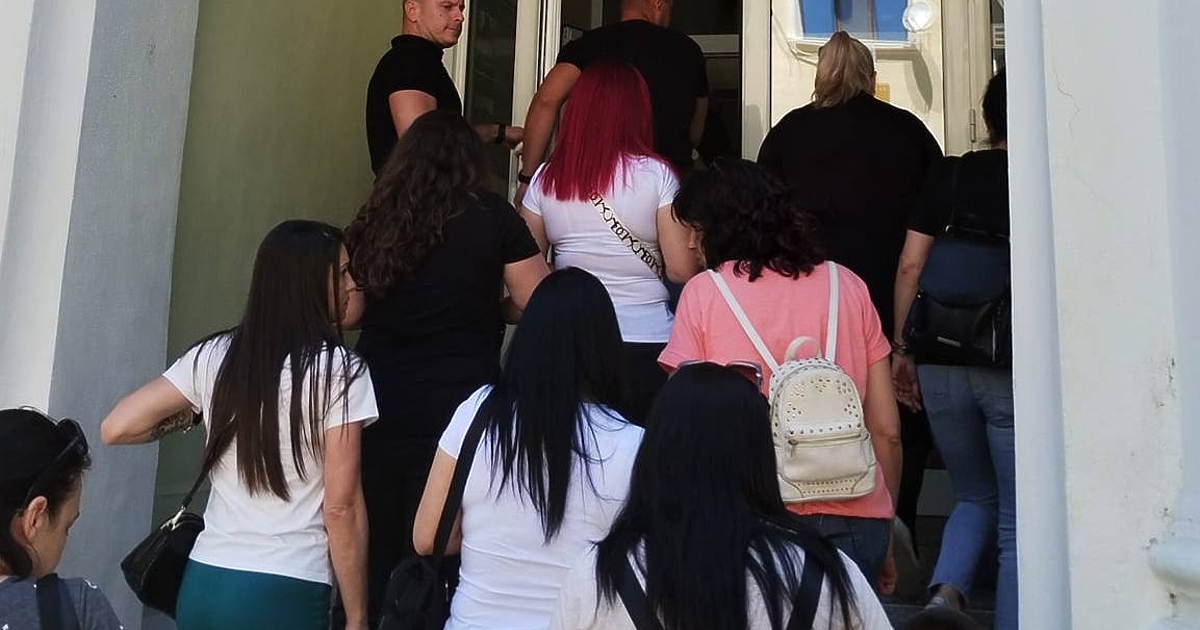 Персоналът на затвора в Сливен отиде дружно днес в Административния