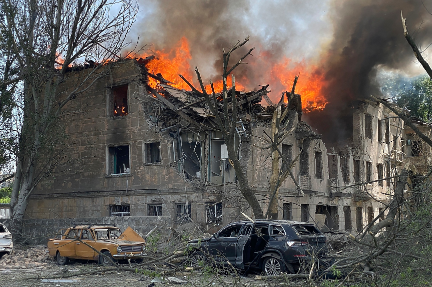 Тяло на двегодишно дете е извадено изпод развалините в Днипро