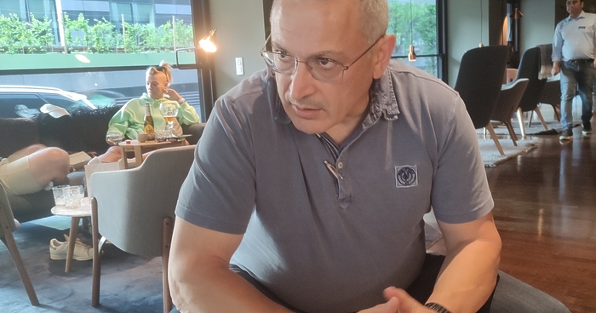 Михаил Борисович Ходорковски е роден през 1963 г. в Москва.