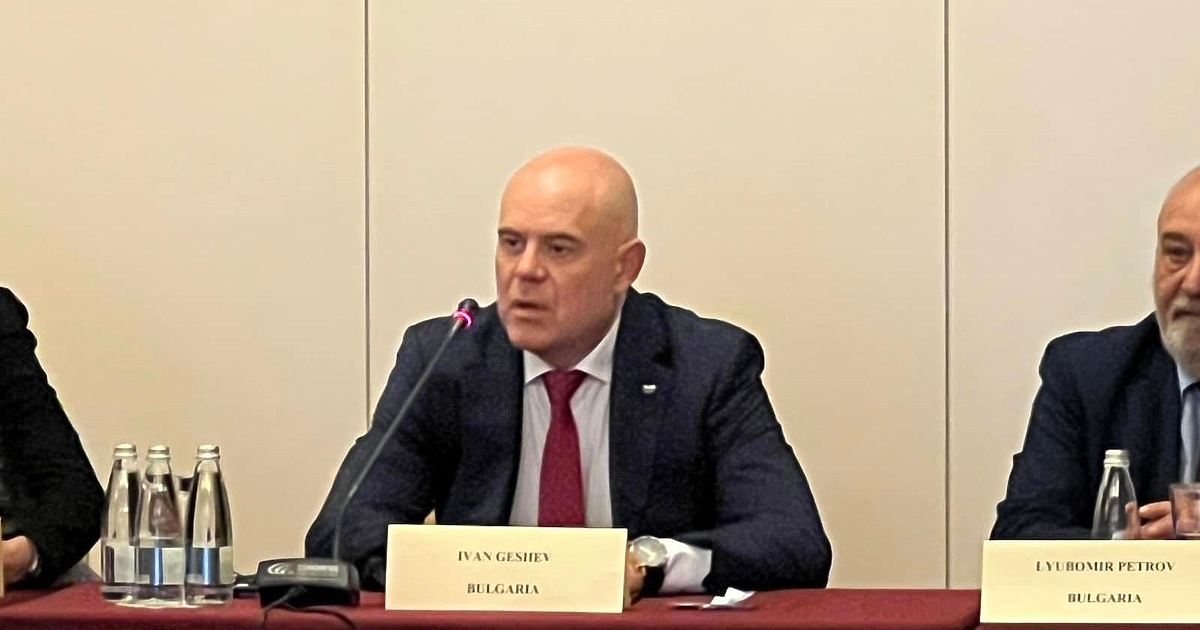 Нито Иван Гешев, нито адвокатката му Радостина Томова, която той е