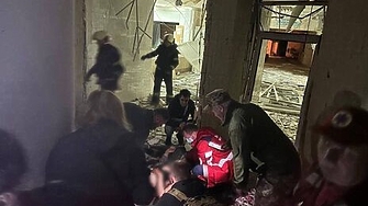 Трима души загинаха в Киев след среднощен руски обстрел съобщи Киевската