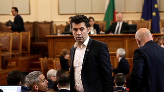 Лидерът на Продължаваме промяната и бивш премиер Кирил Петков излезе