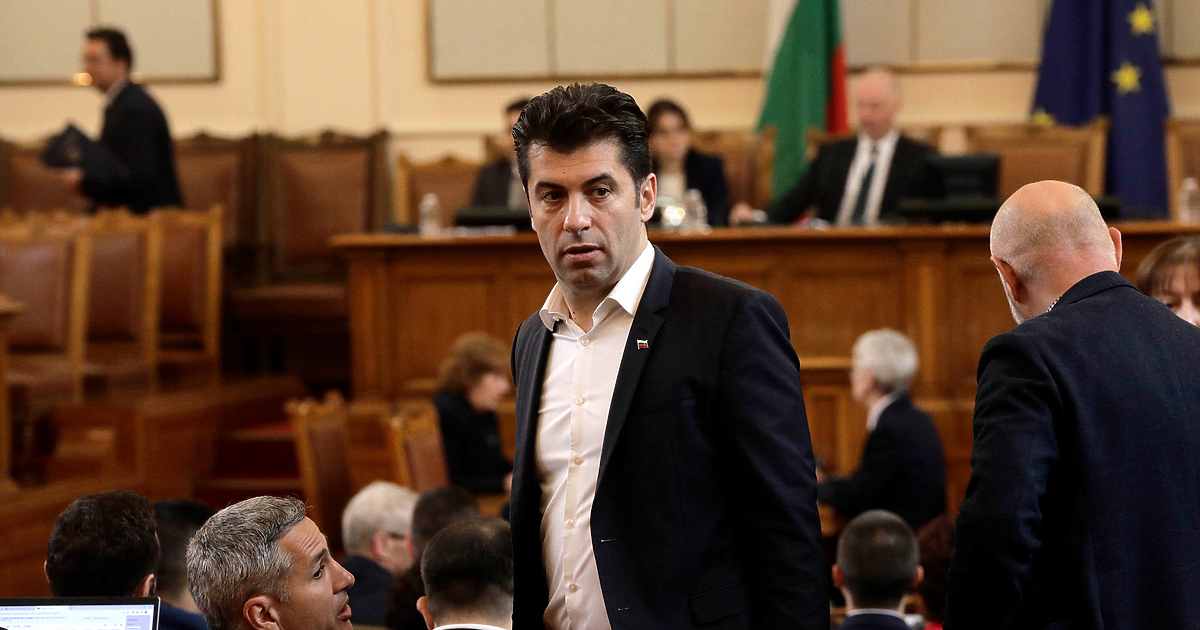 Лидерът на Продължаваме промяната и бивш премиер Кирил Петков излезе