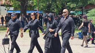 При засилено присъствие на мъже в черно с характерен вид