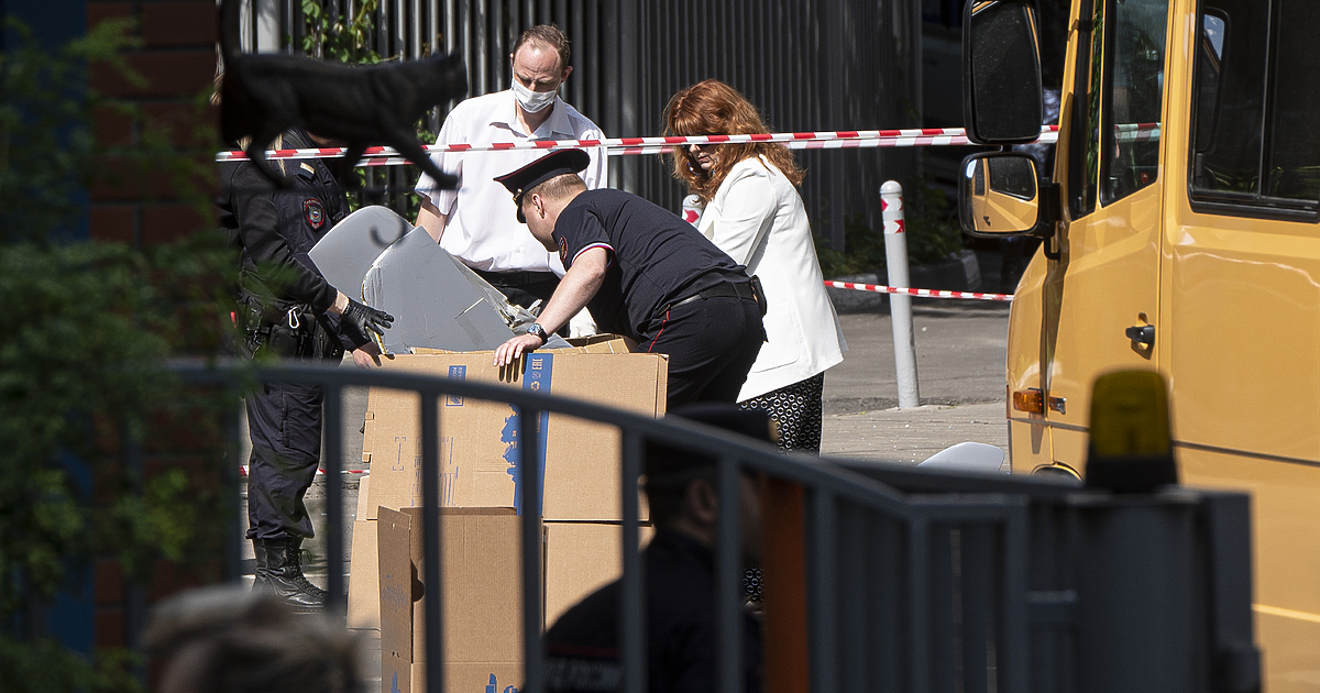 На 30 май около 05:30 сутринта безпилотен летателен апарат влетя