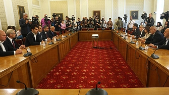 След размразяването на преговорите между ГЕРБ и Продължаваме промяната Демократична България