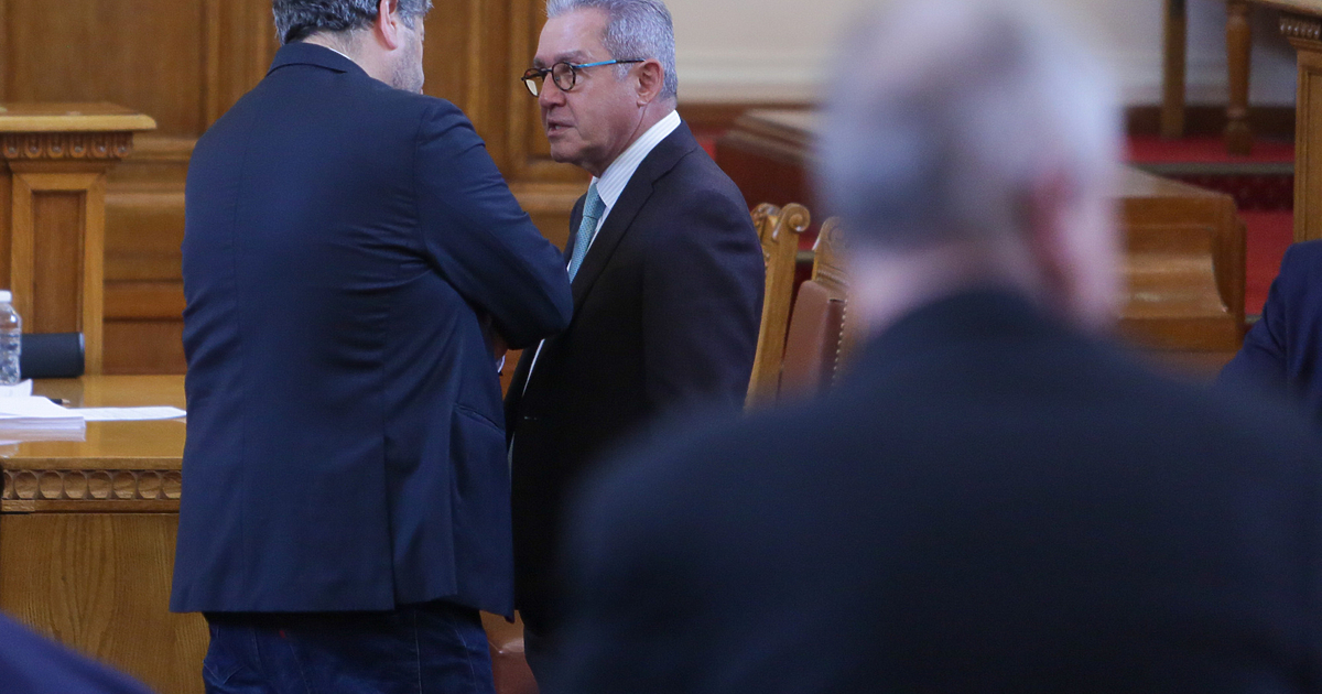 Така ли си представяте мнозинствата?С този въпрос се обърна към