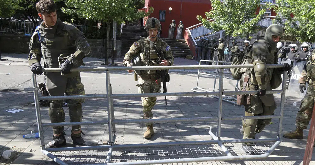 Войници от мироопазващите сили на НАТО в Косово в сряда