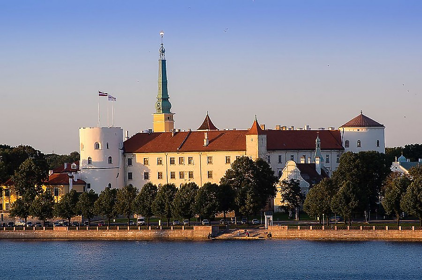 Латвия спря да издава визи на руснаци
