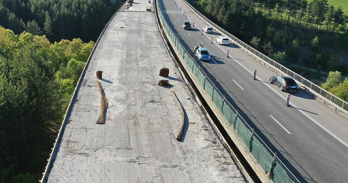 Тежка верижна катастрофа е станала на АМ Тракия. Три коли