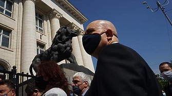 В океана от бял шум който потопи първото у нас