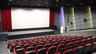 Симпатизанти на Възраждане обсадиха снощи кино Одеон не