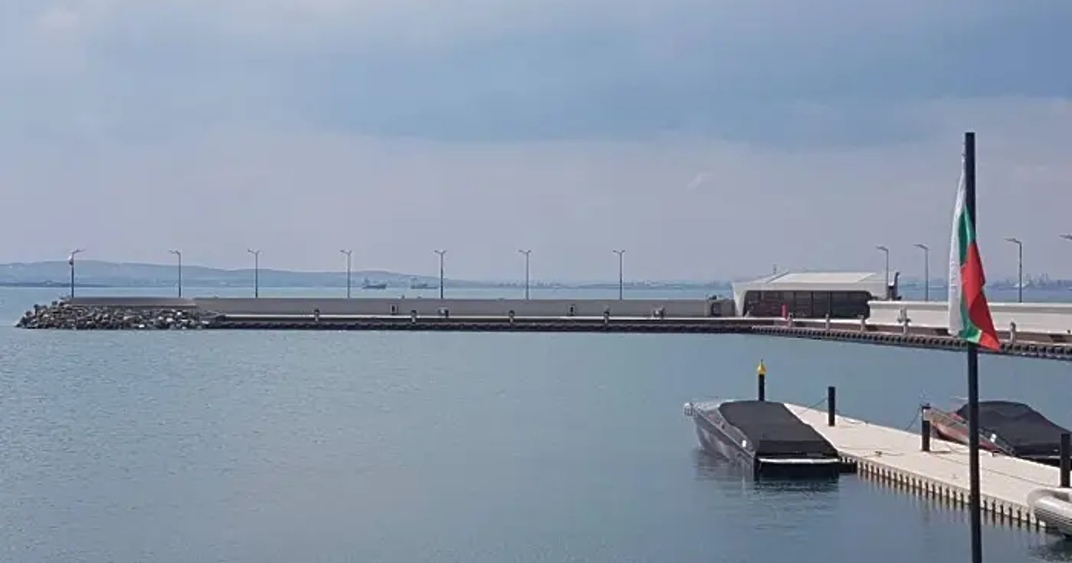 Една година, след като държавата обяви част от т.нар. кей