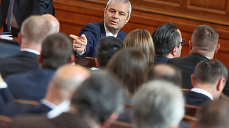 Говорителят на партия Възраждане г н Волгин също като депутатите ѝ