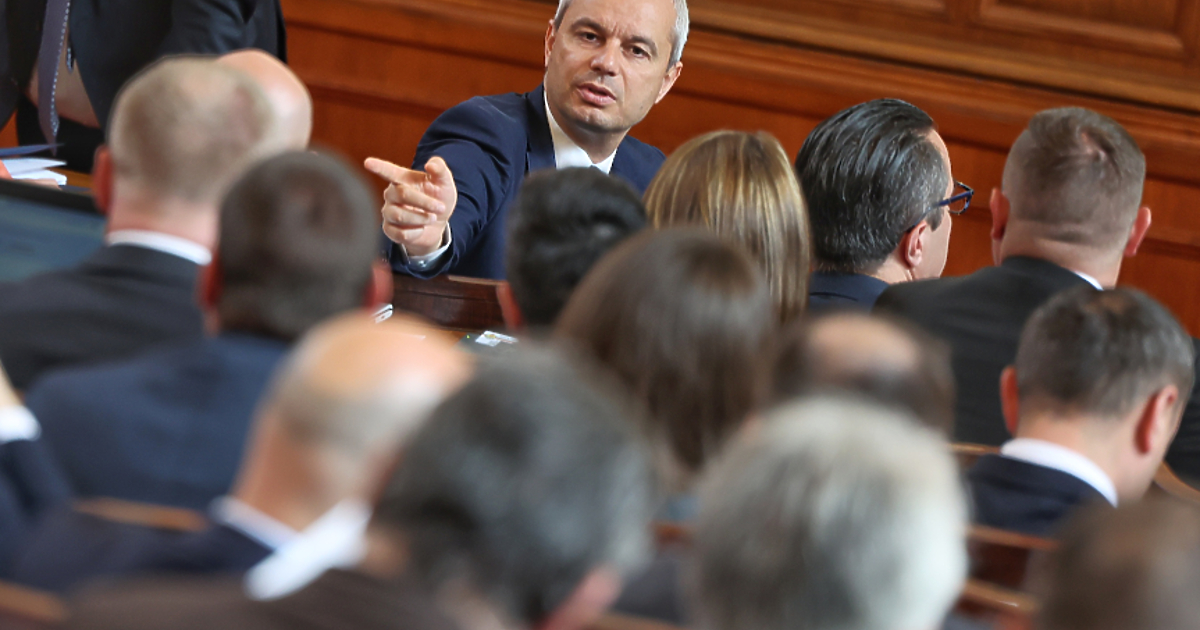 Говорителят на партия “Възраждане г-н Волгин, също като депутатите ѝ,