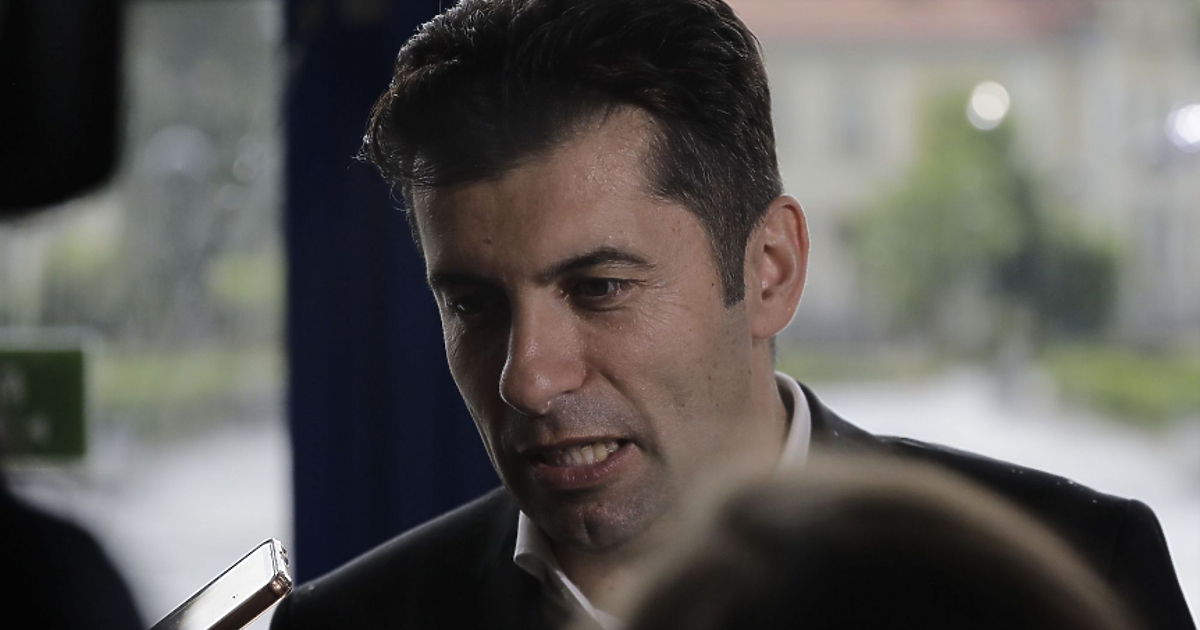 Бившият министър-председател Кирил Петков обяви днес, че сам се отказва