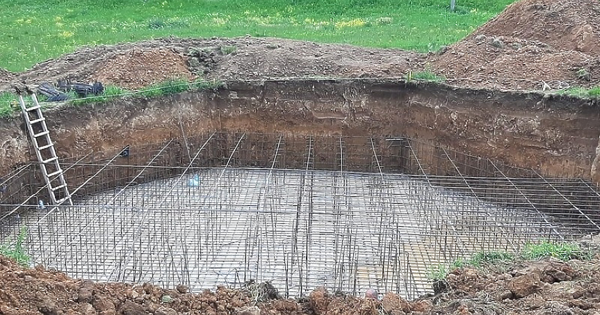 1. Не е вярно, че родолюбие стои зад гигантския байрак,