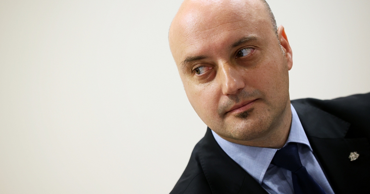 Пленумът на ВСС атакува остро, но прие предложение от министър