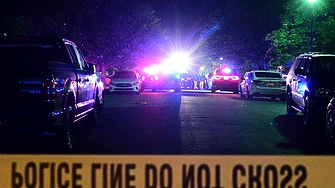 Няколко души бяха убити а десетки ранени при стрелба рано