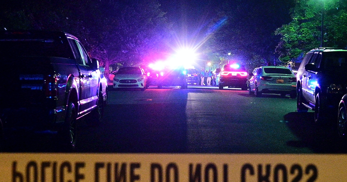 Няколко души бяха убити, а десетки ранени при стрелба рано