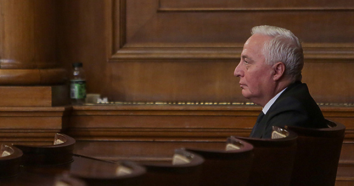 Парламентът, респективно управлението, подкрепено от ГЕРБ и Продължаваме промяната-Демократична България,