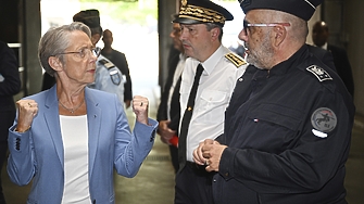 Министър председателката на Франция Елизабет Борн заяви че всички възможности за