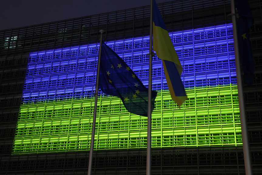 ЕП настоява НАТО да покани Украйна. Българските евросоциалисти пасуват