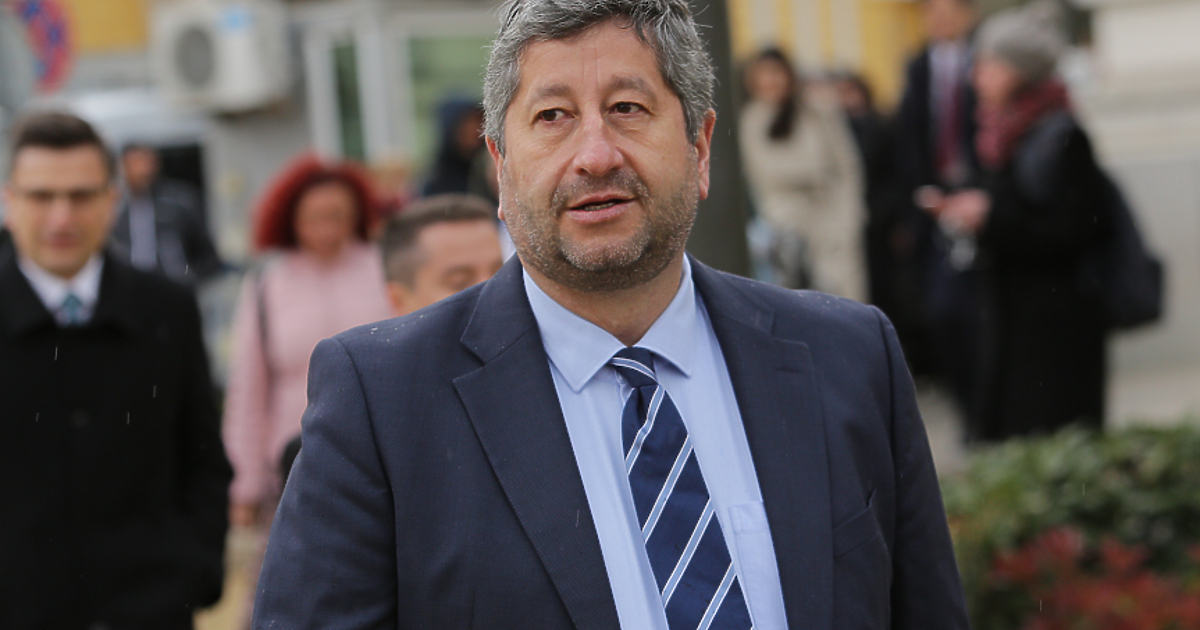 Пълен абсурд е твърдението, че България ще се съгласи на