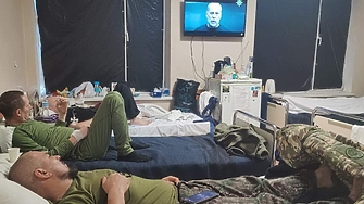 Анна Гин е журналистка и писателка живее в украинския град Харкив Тя