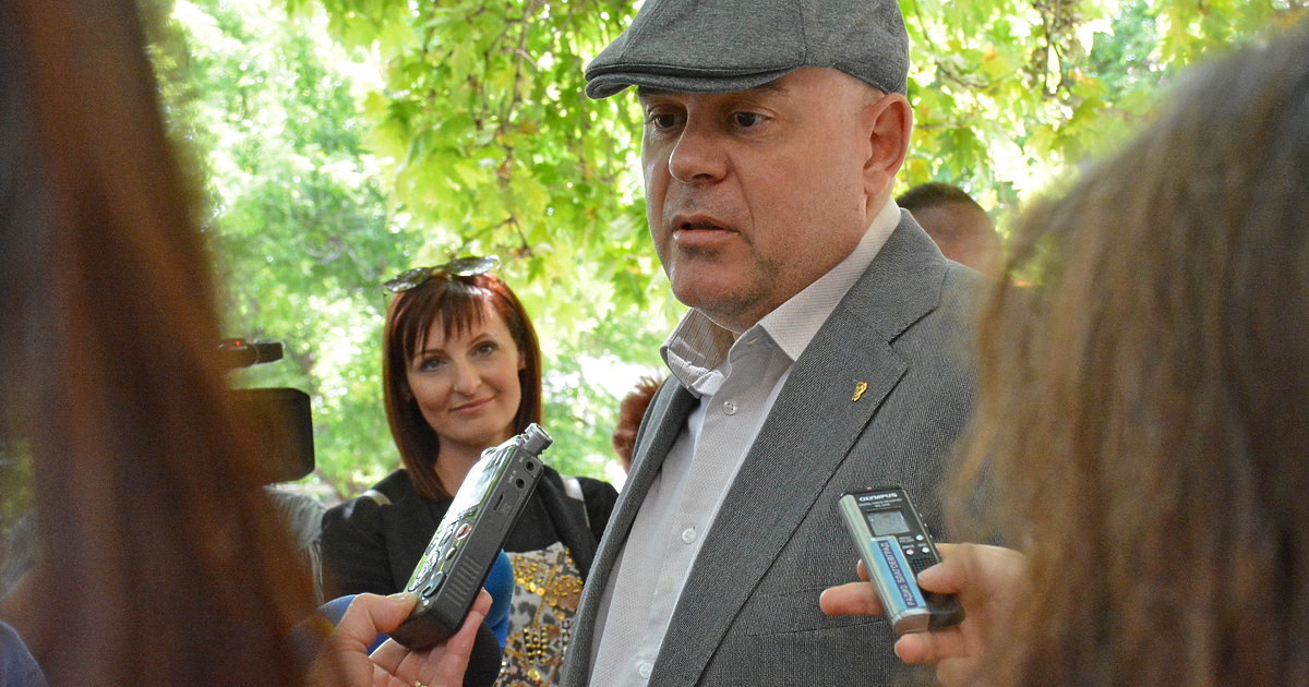 Сваленият главен прокурор Иван Гешев отдавна го играе политик. Доскоро