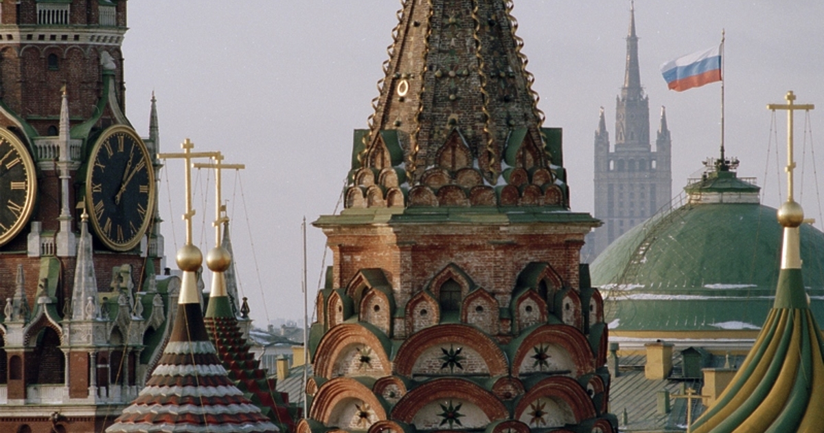 Руската рубла падна днес до 14-месечно дъно спрямо долара под