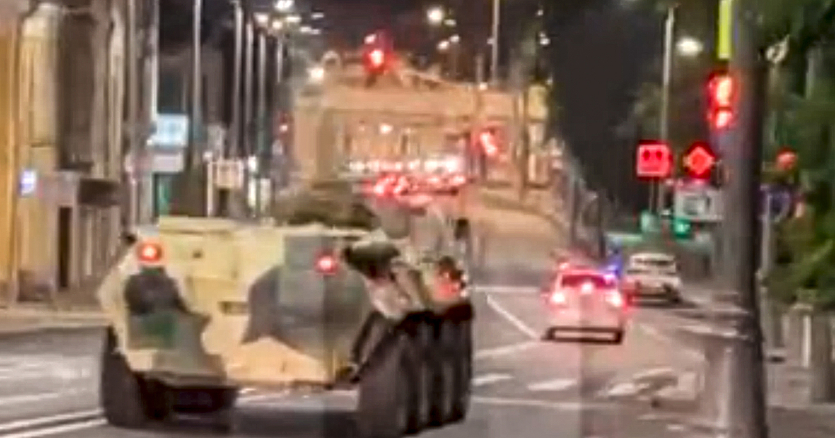 Внимателно следим ситуацията. Така изглежда първоначалното реакция на световните лидери