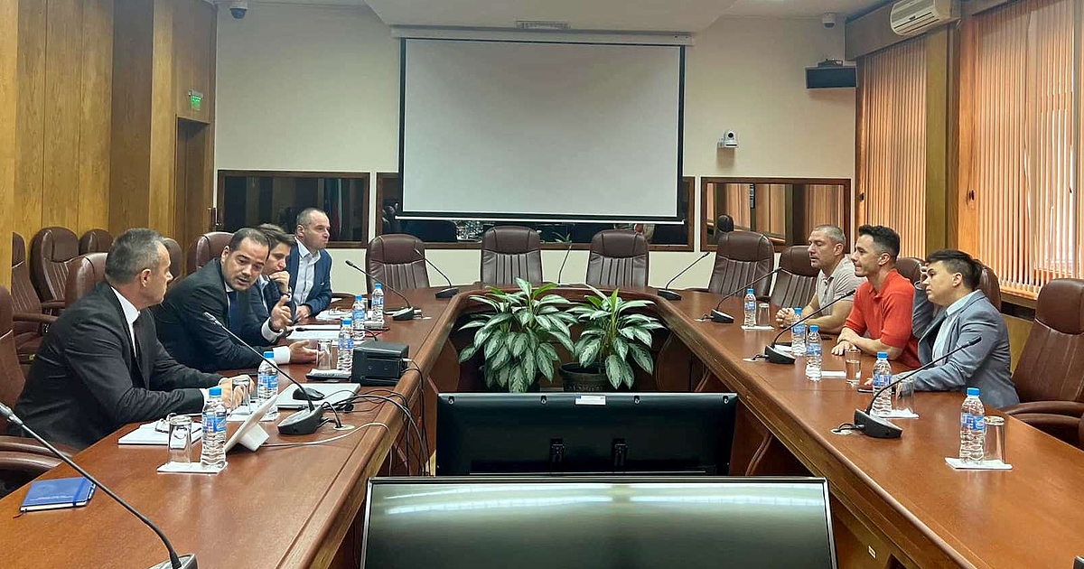 Новият министър на вътрешните работи Калин Стоянов е провел днес